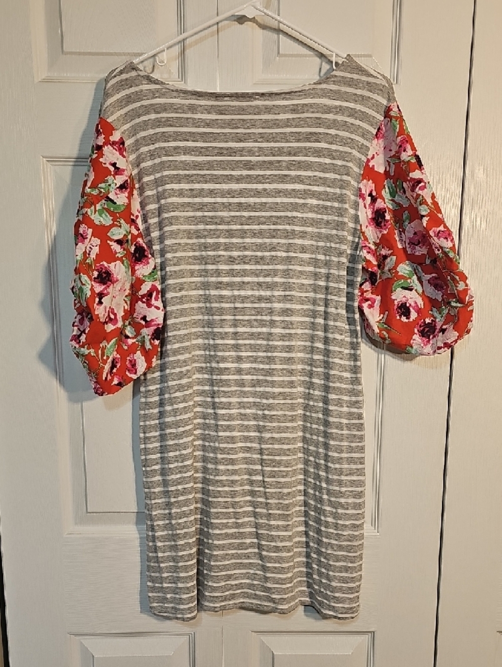 Umgee Gray and White Striped Tunic with Floral Puff Sleeves - Picture 3 of 6